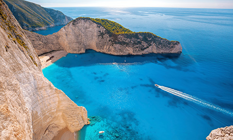 Immerse yourself in the beauty of Greece with a captivating yacht ...