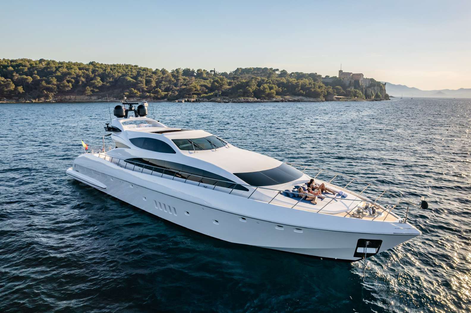 A Closer Look at All-Aluminum VisionF 80 BLCK Catamaran - Yacht Harbour
